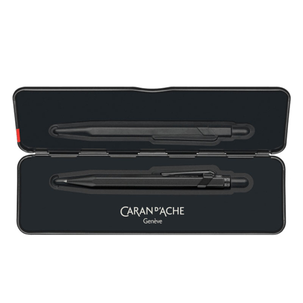 Caran d'Ache, Kugelschreiber, XL, 849 black code, schwarz, slim case offen
